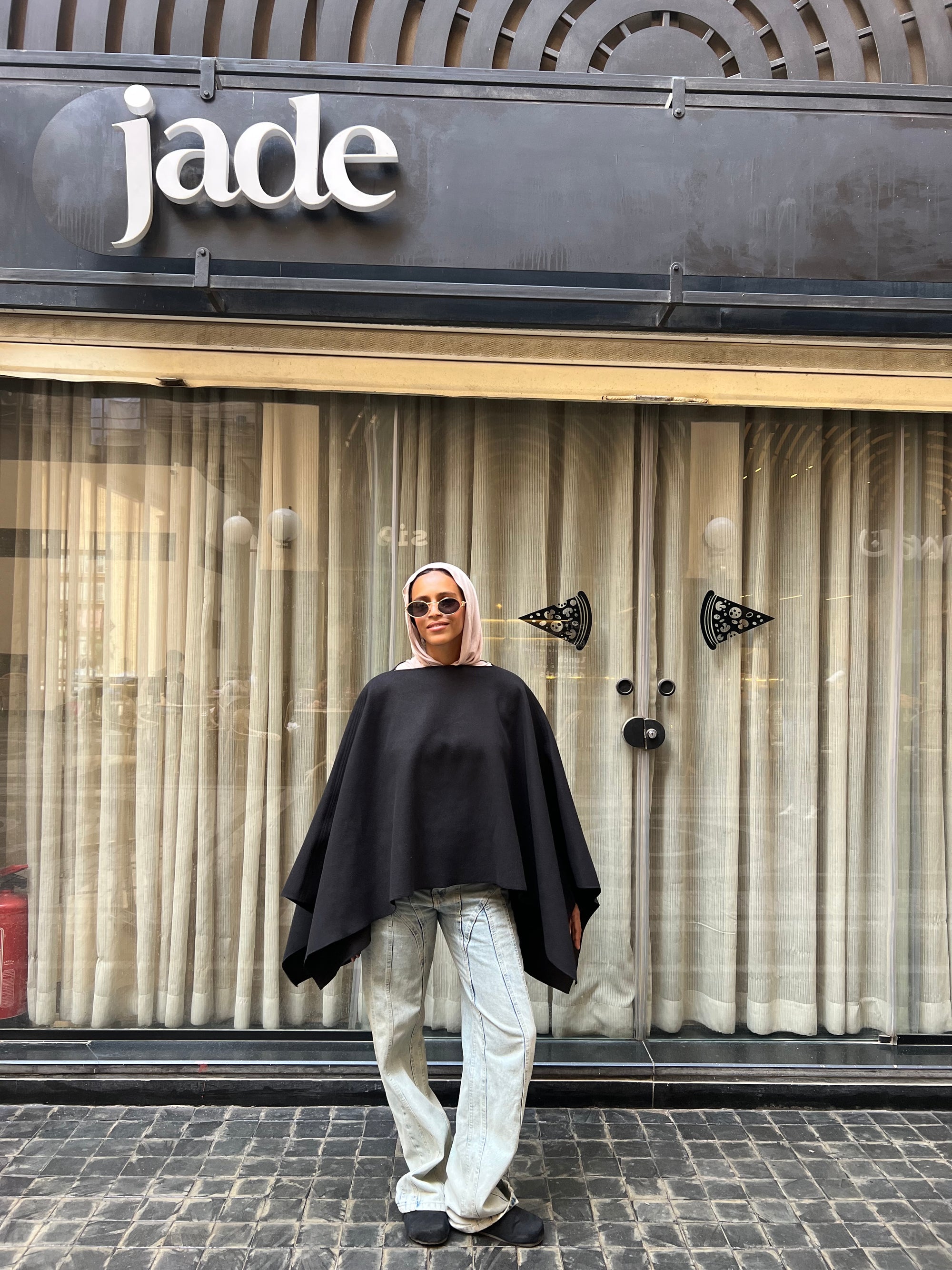 Everyday Cape in black