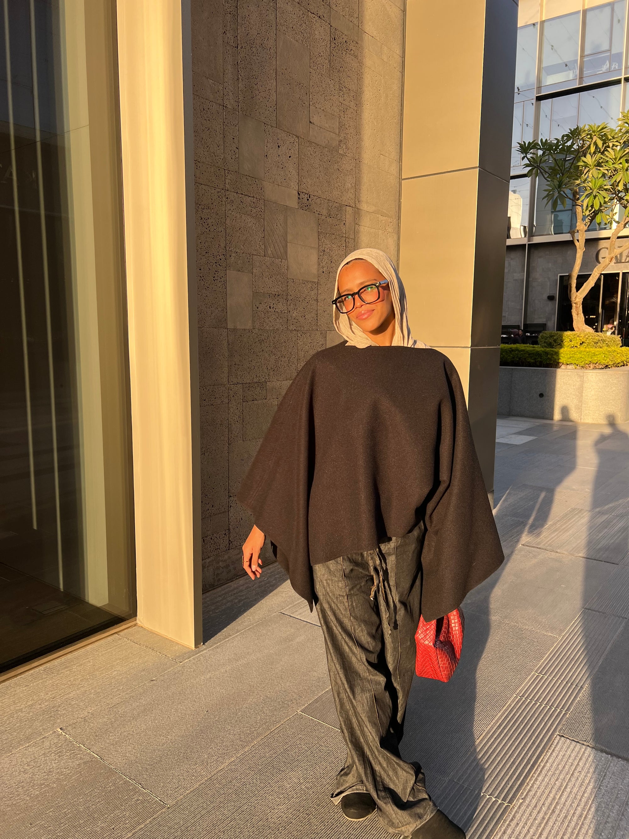 Everyday Cape in black