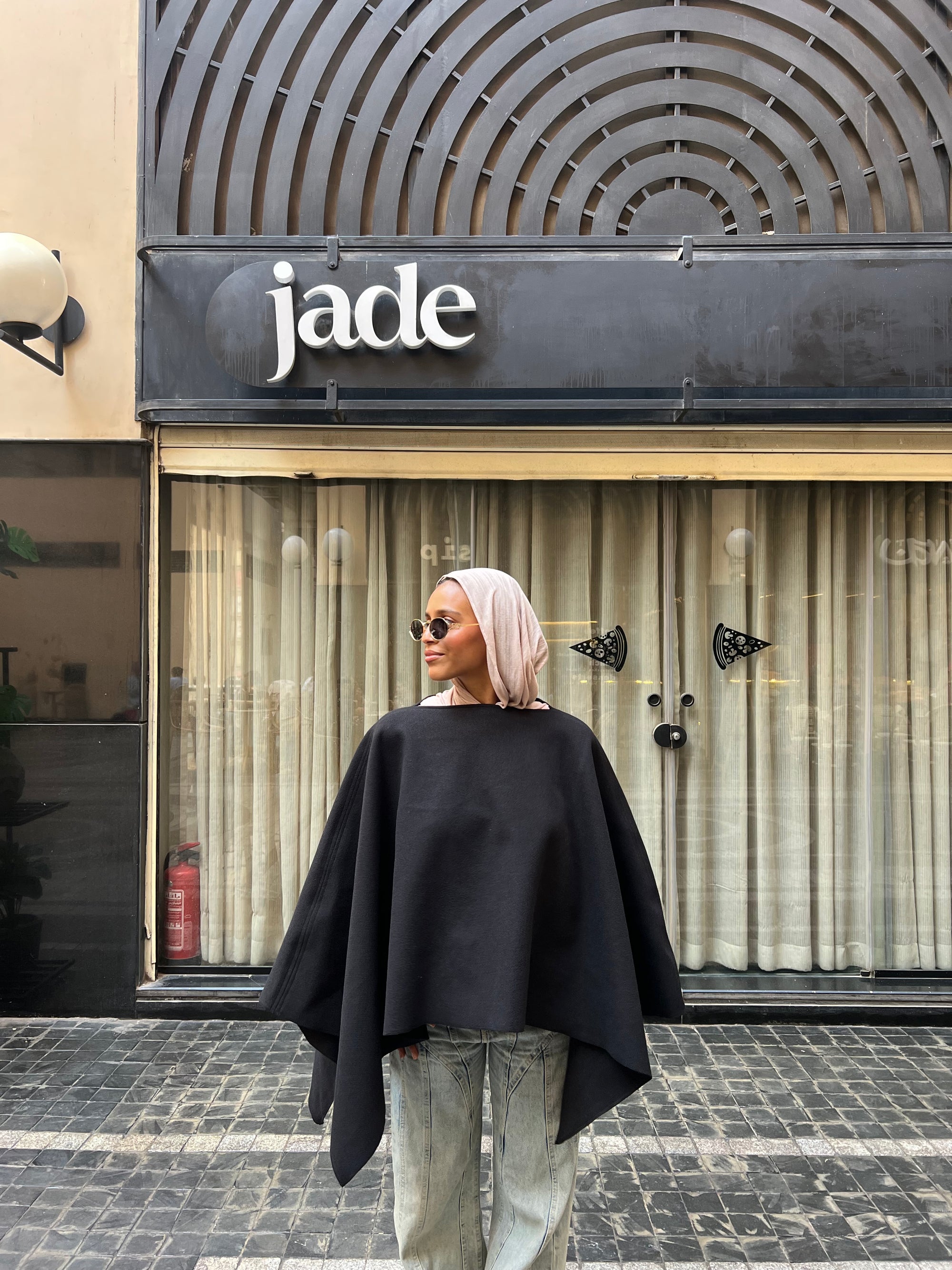 Everyday Cape in black