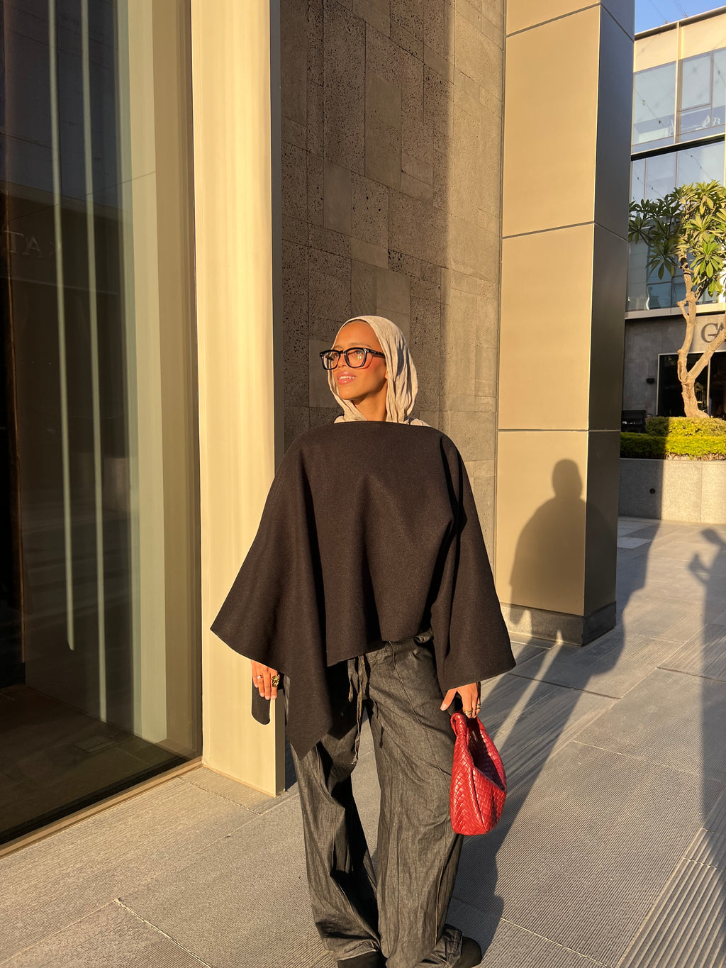 Everyday Cape in black