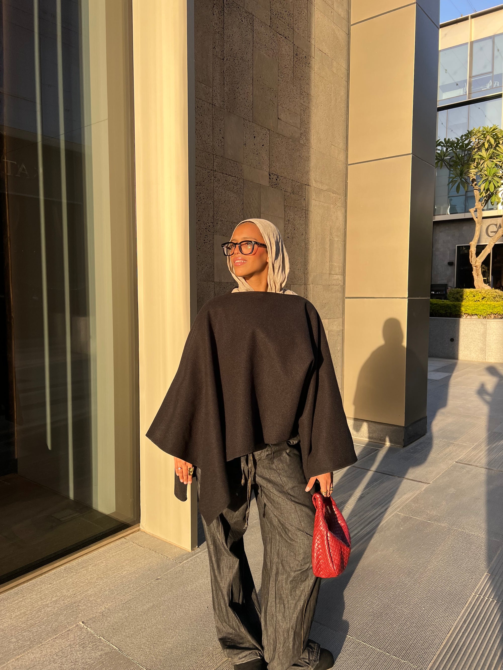 Everyday Cape in black