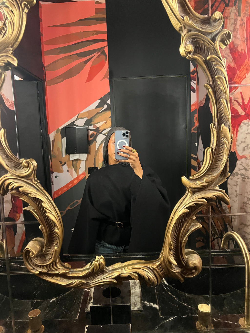 Everyday Cape in black